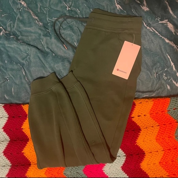 Nwt Lululemon Scuba Joggers Evergreen 